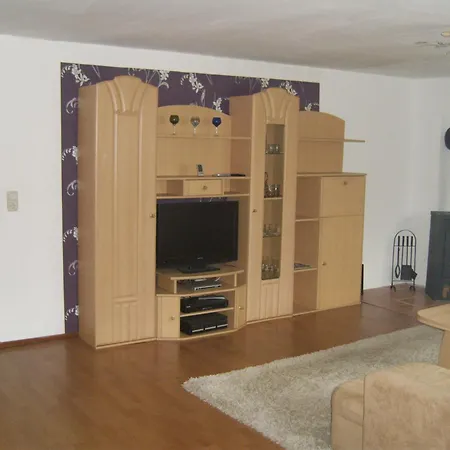 Apartment Geraeumige Ferienwohnung In Ruhiger Lage