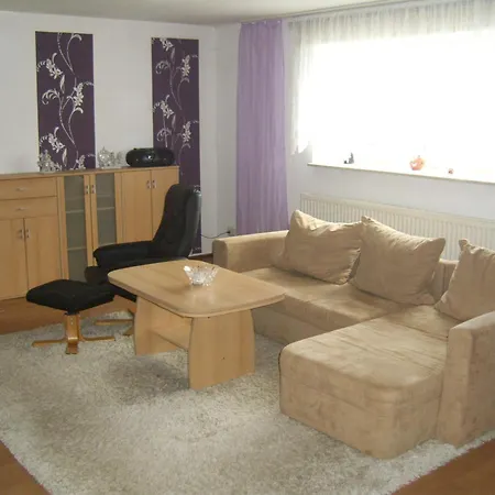 Geraeumige Ferienwohnung In Ruhiger Lage Apartment