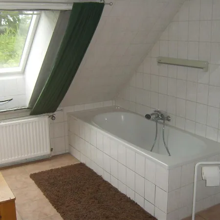 Geraeumige Ferienwohnung In Ruhiger Lage Apartment