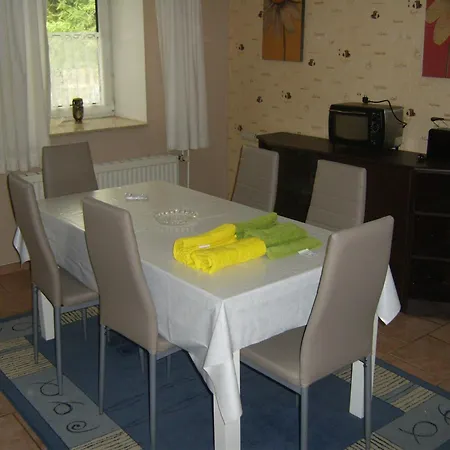 Geraeumige Ferienwohnung In Ruhiger Lage Apartment